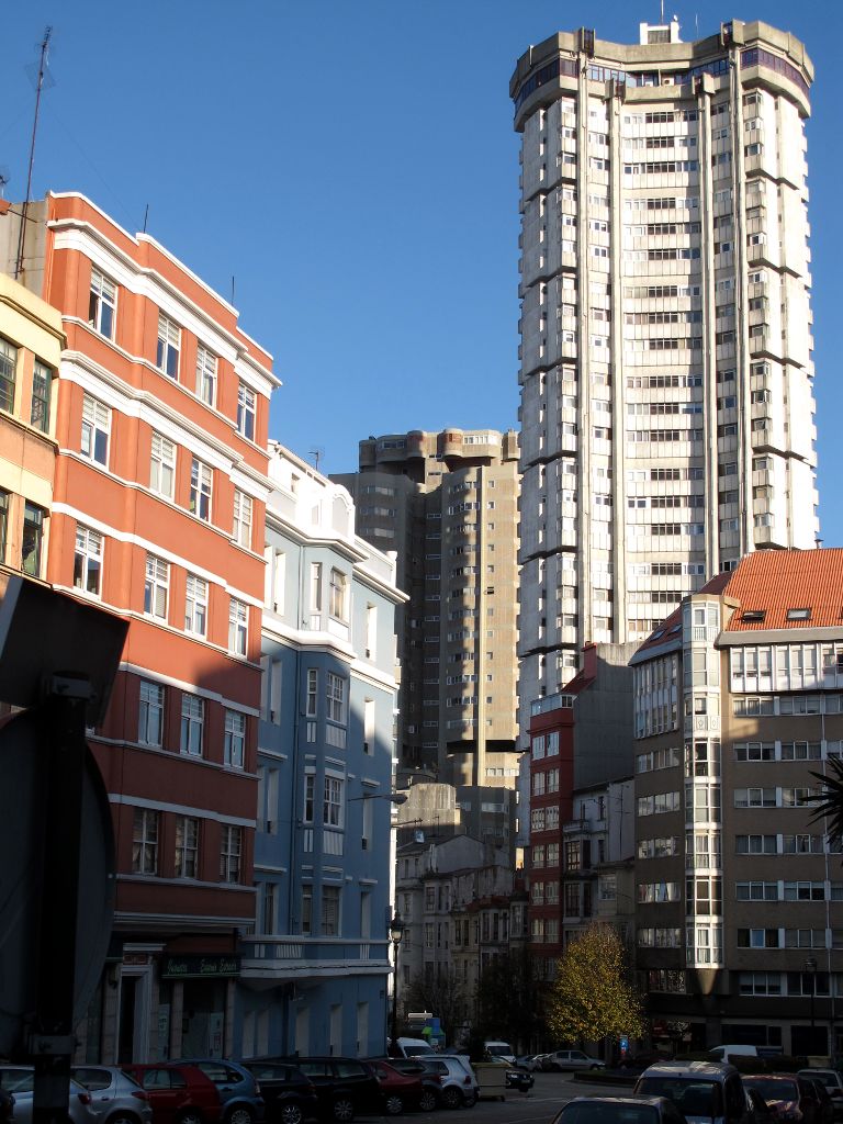 Der Torre de Hercón, seit 1975 das höchste Gebäude Coruñas