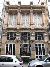 Ferrol: Etwas andere Fassade ohne Glaskästen