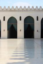 Licht und Schatten und das Grün des Propheten in der Al Hakim Moschee.