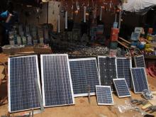Der Eisenwarenhändler führt unter anderem Solarpanel, Werkzeug, LED-Taschenlampen und Batterien
