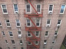 New Yorker Tristesse: Standardarchitektur - vorne, hinten, Seiten? An der Fassade ist das nicht zu erkennen