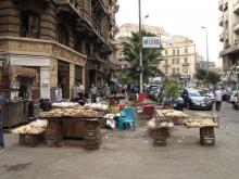 Ein Brotstand am Eingang zum Markt