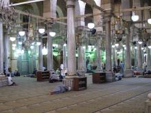Die Moschee ist ein sozialer Raum, sie dient dem Beten, dem Sinnen, dem Diskutieren - oder den Schläfern.