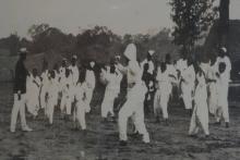 Das Selbstbild der Kolonisten: Der Weiße Mann als Lehrer der Unzivilisierten - hier beim Karate-Unterricht.